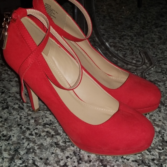 Shoes - Picture 2 of 3